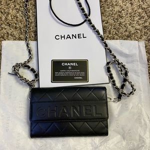 Authentic Chanel wallet on chain (price firm)